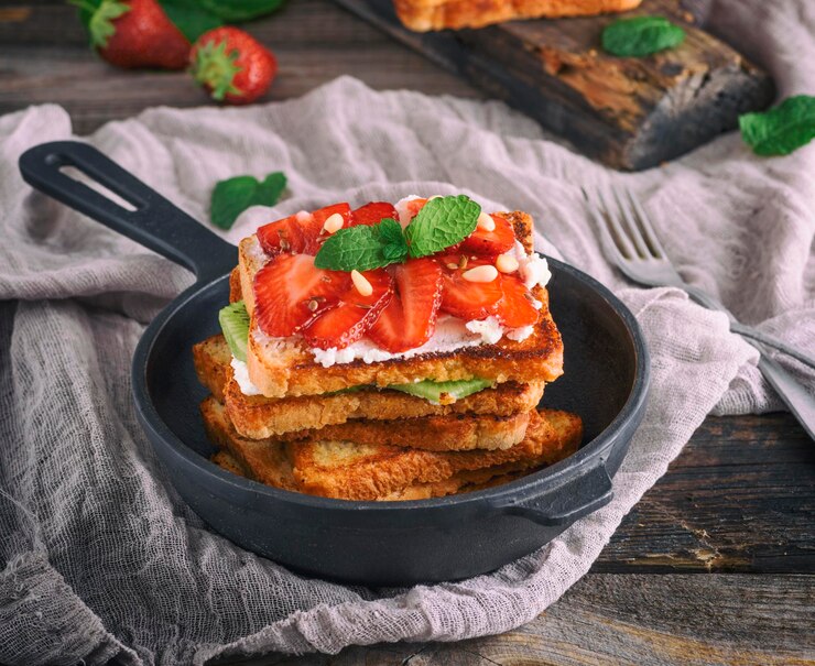 Gaufres de patate douce aux épices façon avocado toast, féta rôtie
