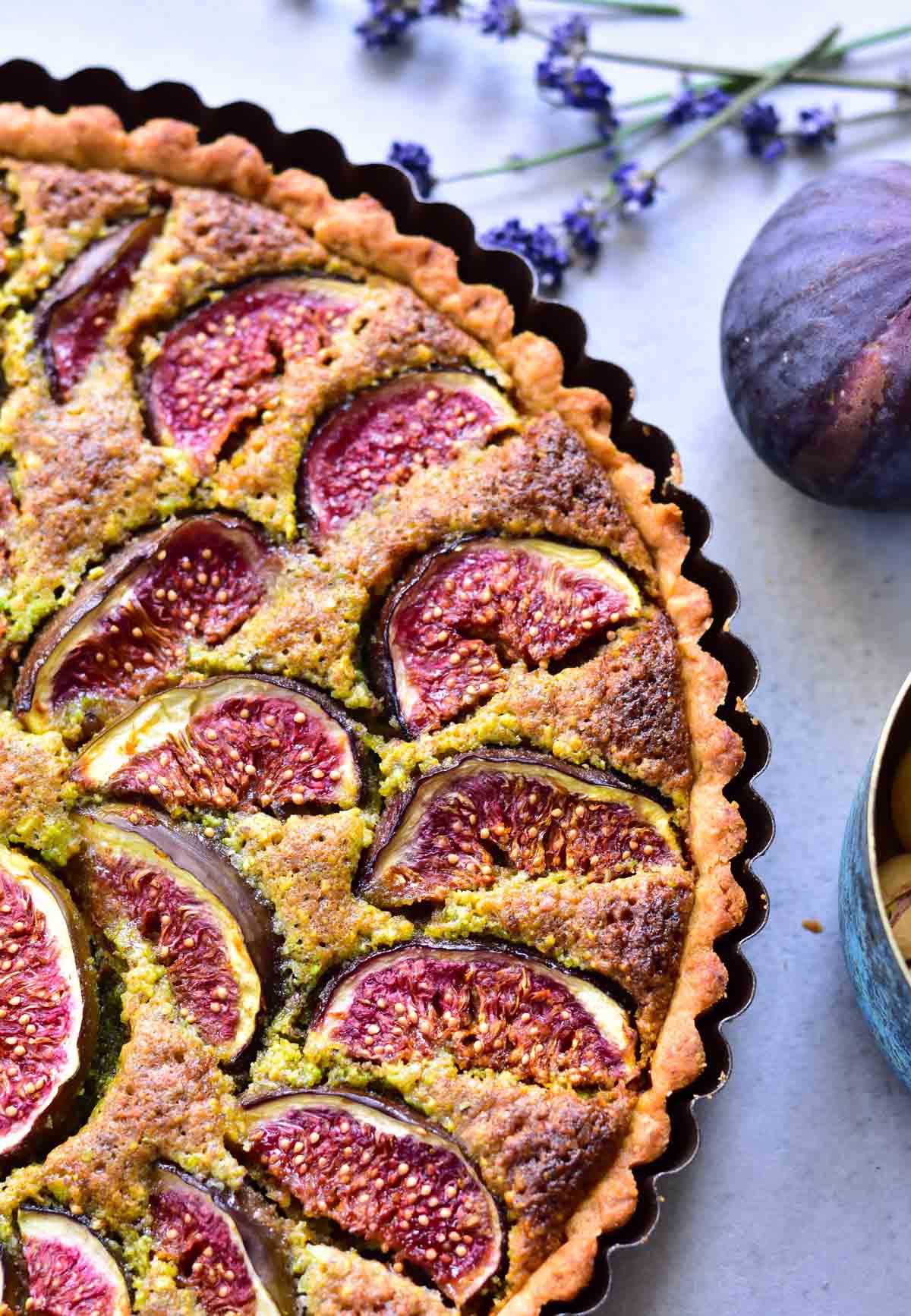 Tarte aux figues fraîches, crème d’amandes aux épices chai